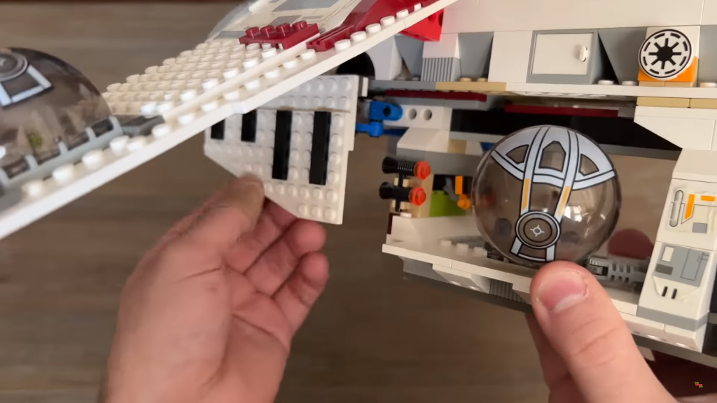 minisuperheroestoday comparison republic gunship 7163 3 1024x576