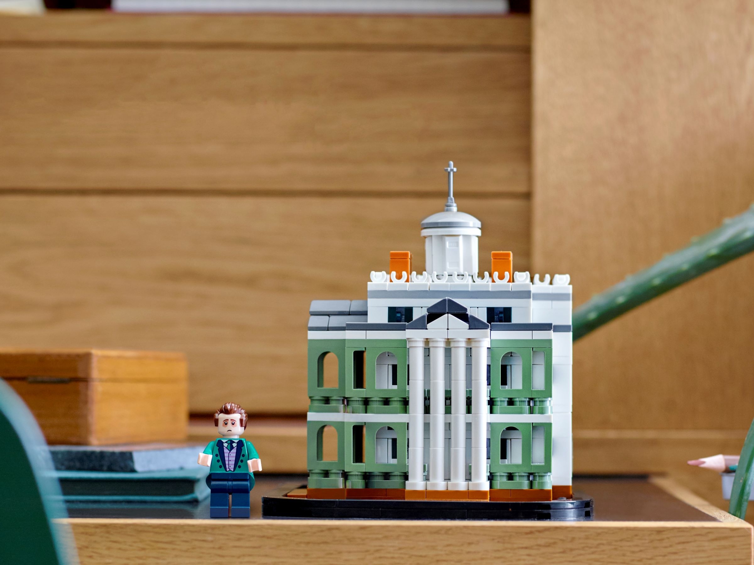 LEGO Disney 40521 Mini Disney The Haunted Mansion 3
