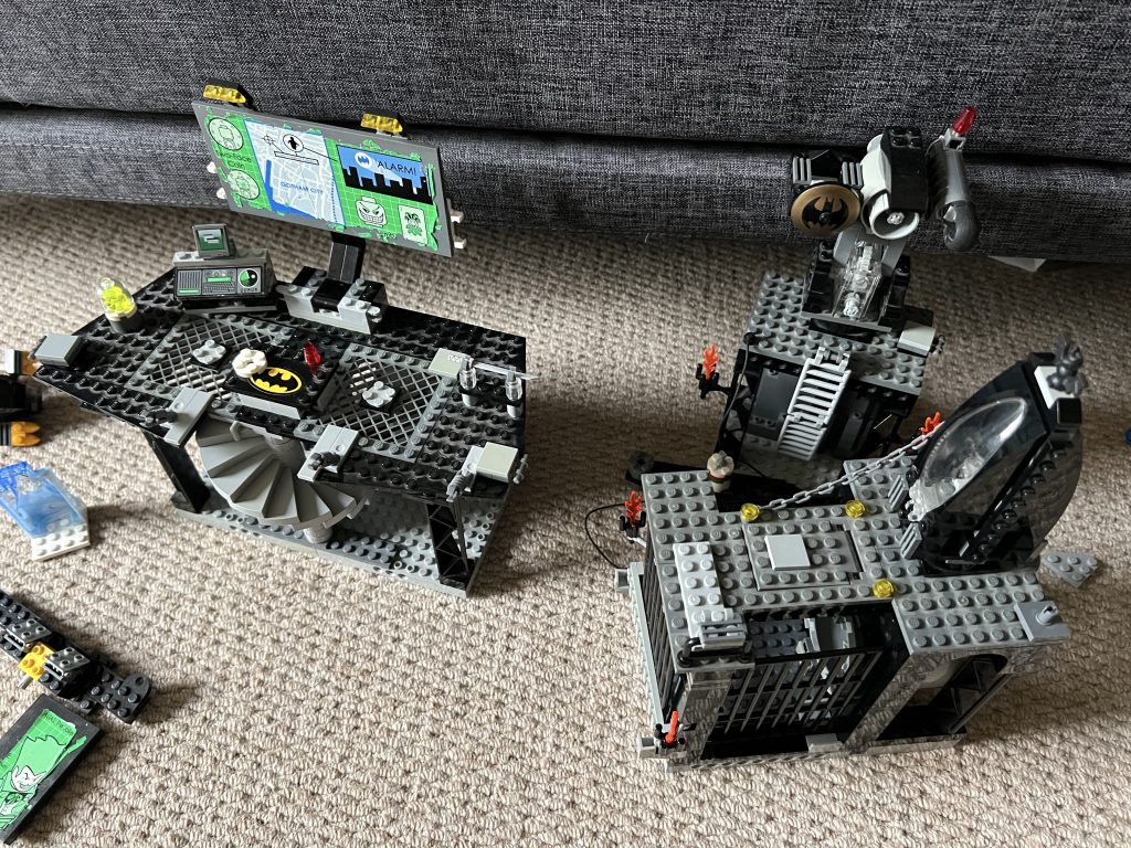 LEGO Batman 7783 The Batcave The Penguin and Mr. Freezes Invasion 12 1024x768