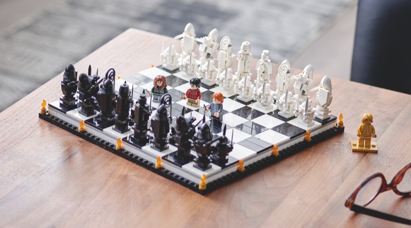 LEGO Harry Potter 76392 Hogwarts Wizards Chess featured