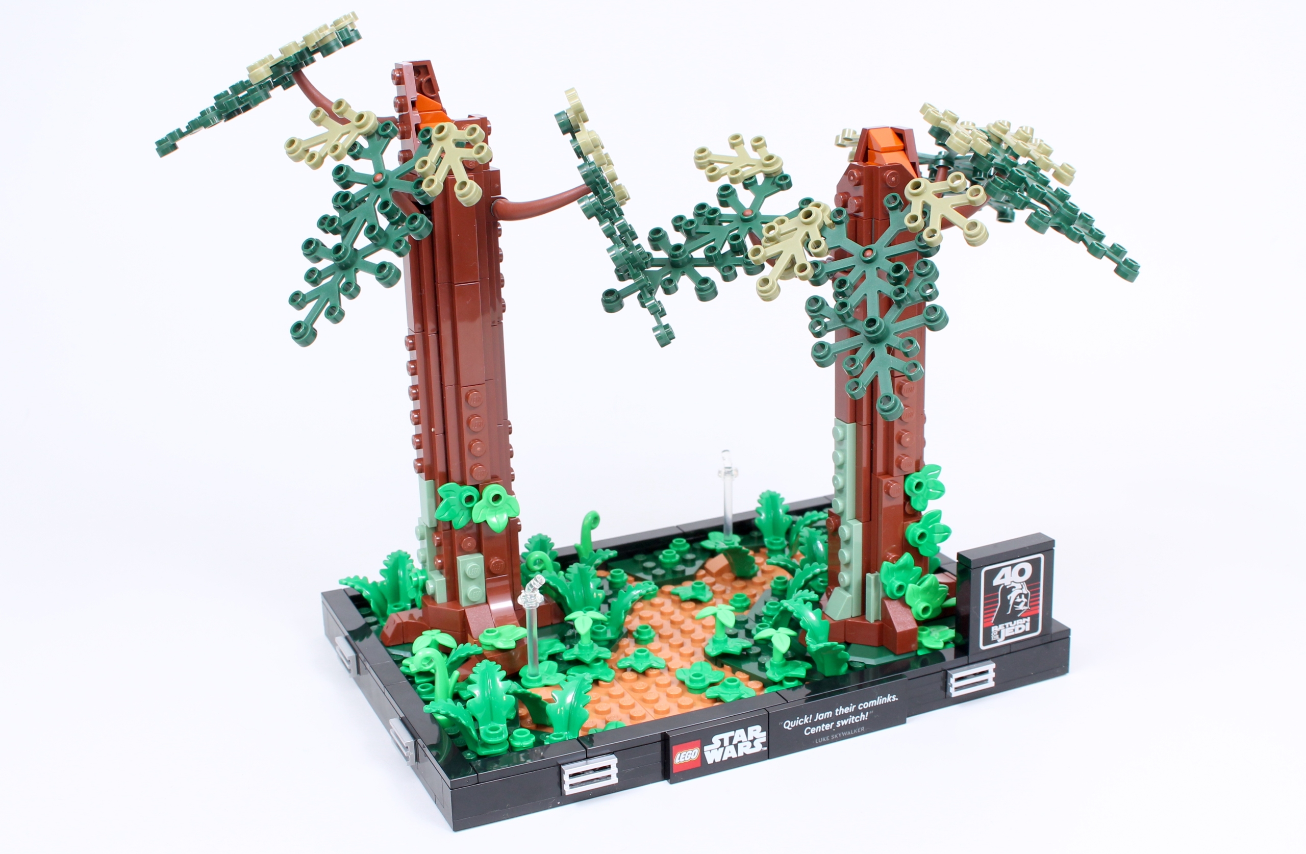 LEGO Star Wars 75353 Endor Speeder Chase Diorama review 21 scaled