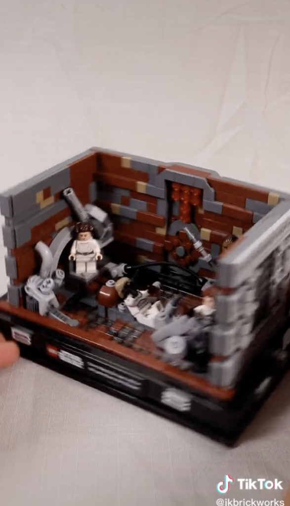 LEGO Star Wars Death Star Trash Compactor Diorama Motorised 587x1024