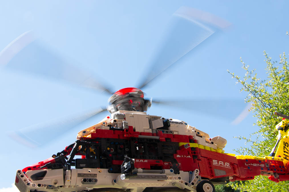 42145 Technic Airbus H175 Rescue Helicopter 16
