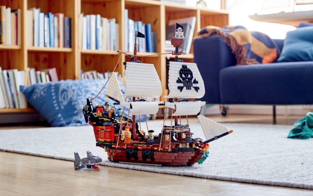 LEGO Creator 31109 Pirate Ship 1 1024x642