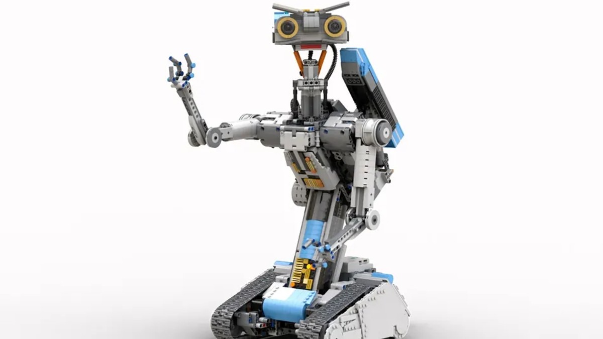 Motorized Johnny 5 reaches 10K supporters on LEGO Ideas