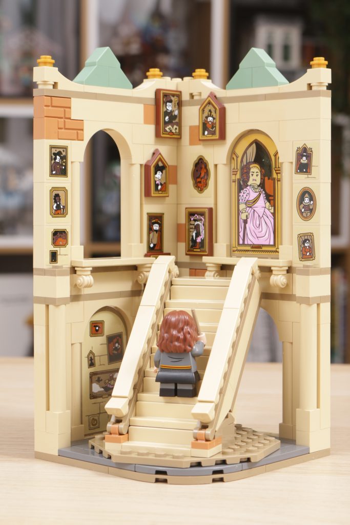 LEGO Harry Potter 40577 Hogwarts Grand Staircase GWP review 13 683x1024