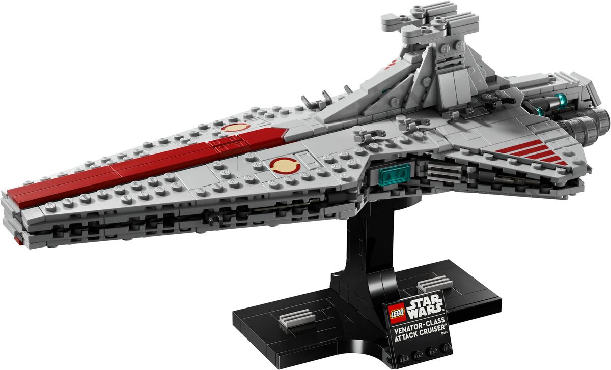 LEGO Star Wars 75441 Venator Class Attack Cruiser 2