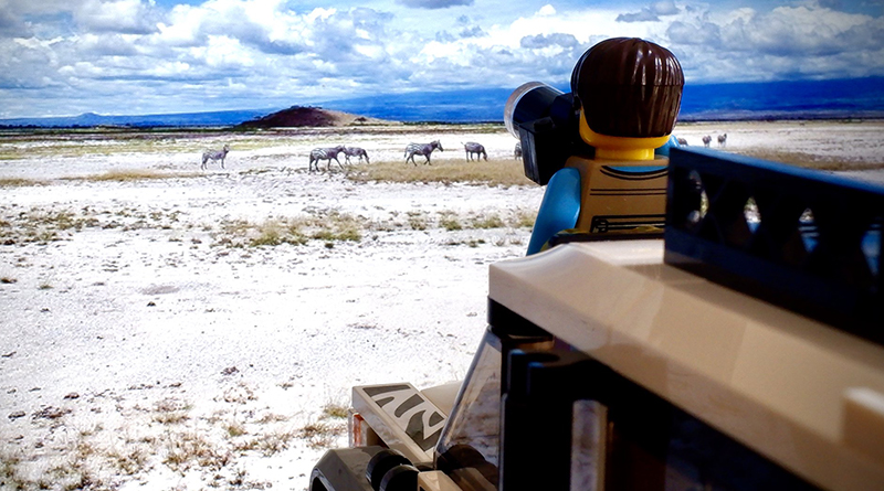 Brick Pic of the Day: Minifigure on safari