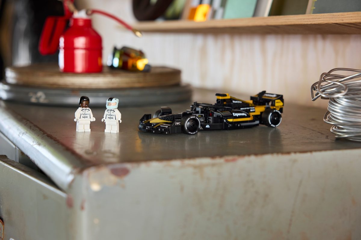 lego speed champions 77252 APXGP Team Race Car from F1 The Movie 3 1200x800