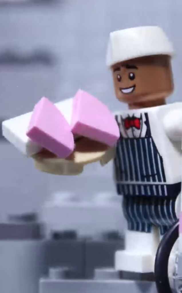 LEGO McLaren F1 Team video 3 636x1024
