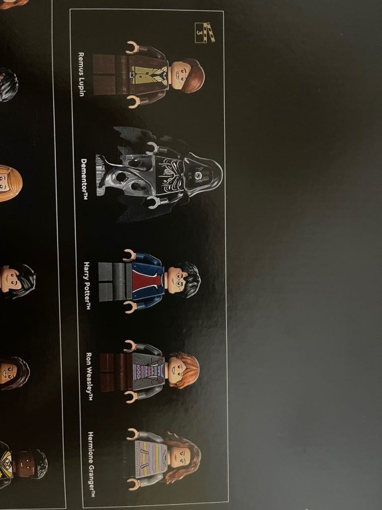 LEGO Harry Potter 76405 Hogwarts Express Collectors Edition minifigures close up 2 768x1024